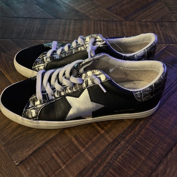 VINTAGE HAVANA
Women's Patricia Sneaker Size 10 Great Condition - Picture 1 of 13